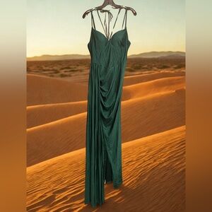 🌿 Dark Green Maxi Dress 🌿